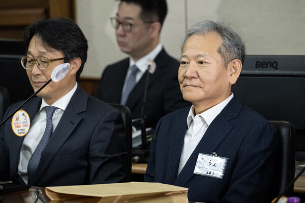 이상민 전 법무부장관이 10월 17일 서울중앙지법에서 열린 내란 중요임무 종사 등 혐의 첫 공판기일 피고인으로 출속해 있다.  (사진=연합뉴스)