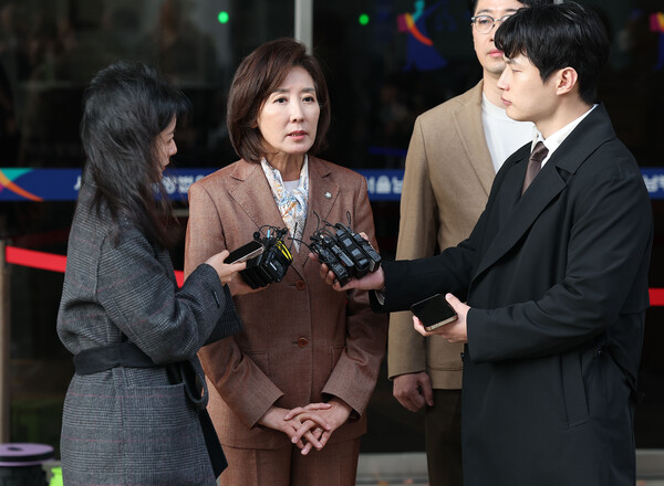 나경원 국민의힘 의원이 20일 서울 양천구 서울남부지방법원에서 열린 '국회 패스트트랙 충돌' 1심 선고 공판을 마친 후 나오고 있다. (사진=연합뉴스)