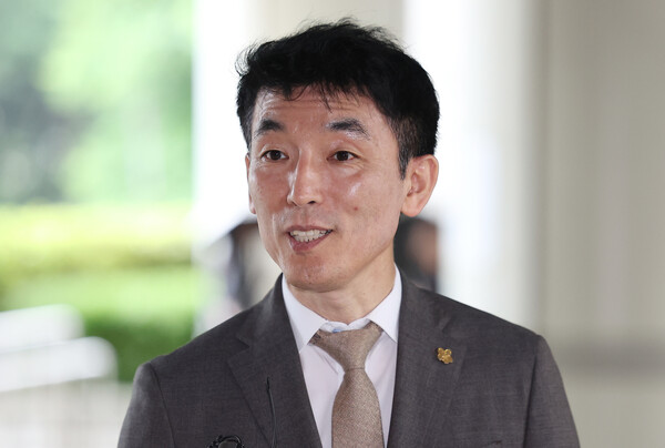 내란 중요임무수행 혐의 피고인 김용현 전 국방부장관 변호인인 이하상 변호사. 한덕수 전 총리의 내란 재판에서 소란을 피우다 감치 명령을 받았다. (사진=연합뉴스)