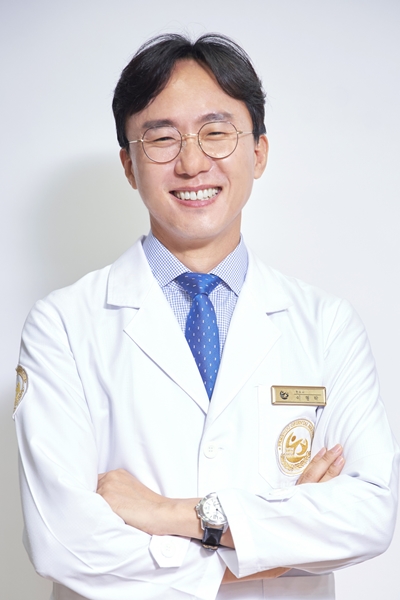 프리허그한으원 울산점 이형탁 원장