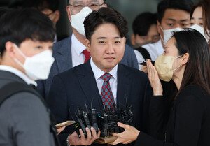 이준석, '빈곤 포르노'에 반발한 국민의힘에 "이성 좀 찾자" < 이슈 ...